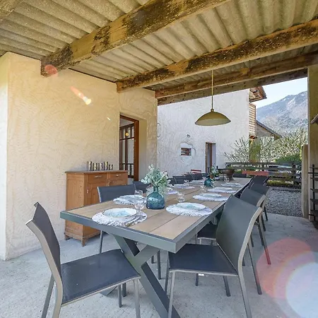 Le Nid O Grives: Family Retreat Between And Mountains
